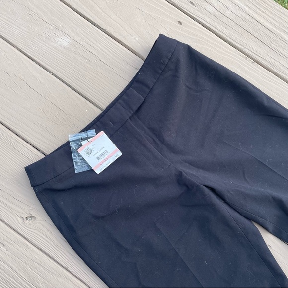 Compression NWT Flare Leg Ponte Pants
ANNE KLEIN - Picture 12 of 12